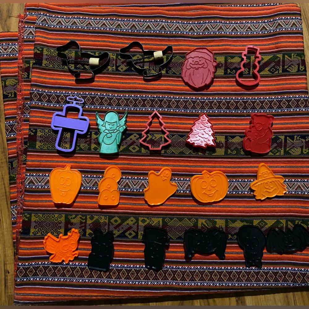 20 Piece Cookie Cutter & Shapers Bundle Various Sizes, Colors, & Themes